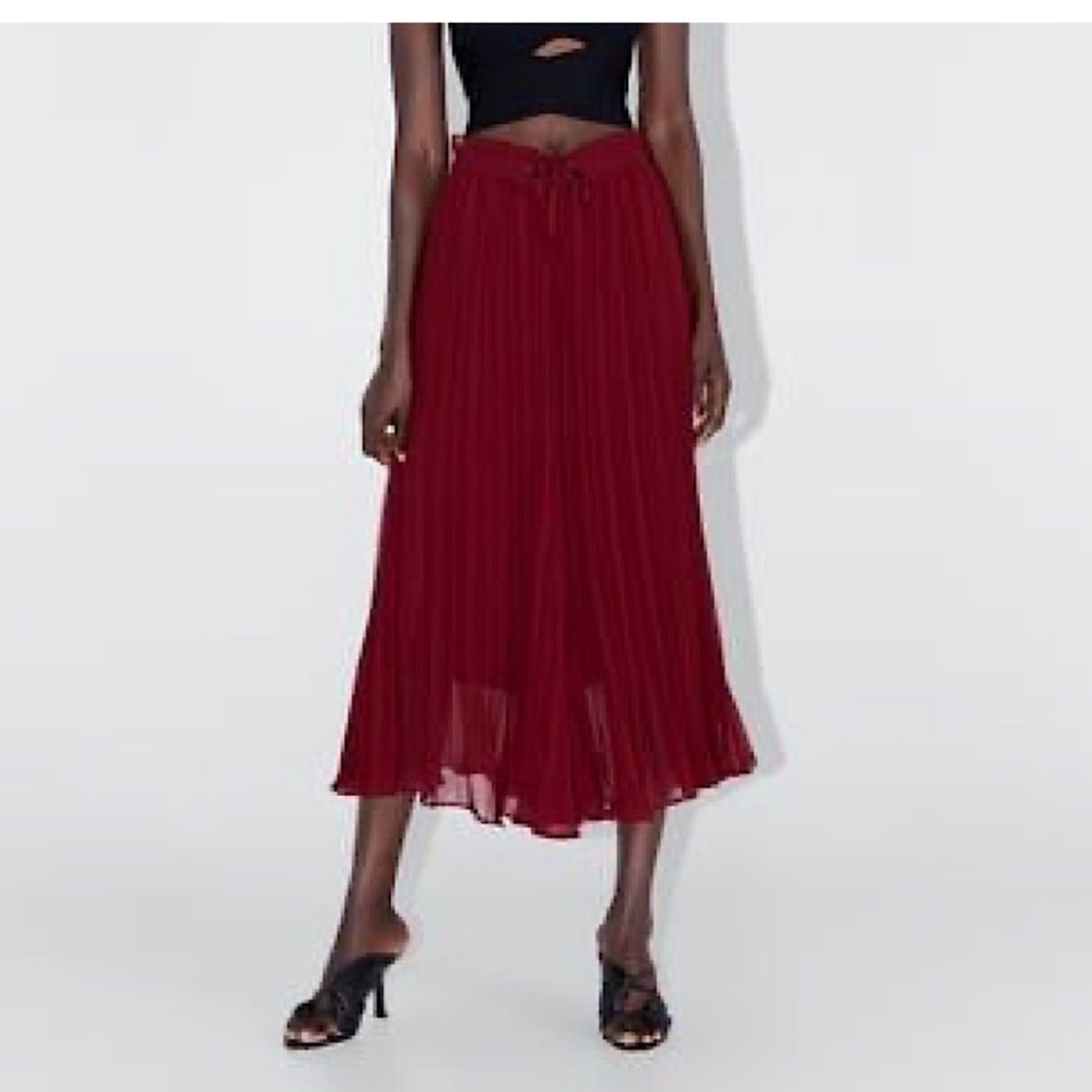 🖤In Black!  Zara black trouser skirt.